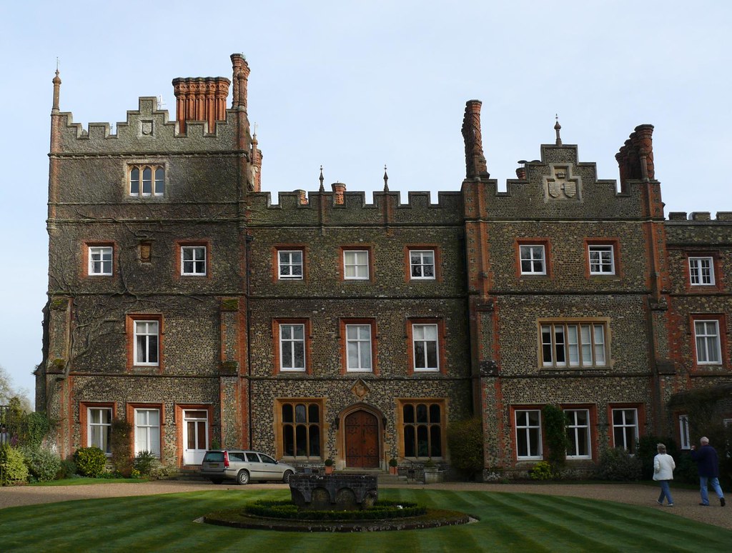 Albury Park Mansion A walk through the grounds of Albury P… Flickr