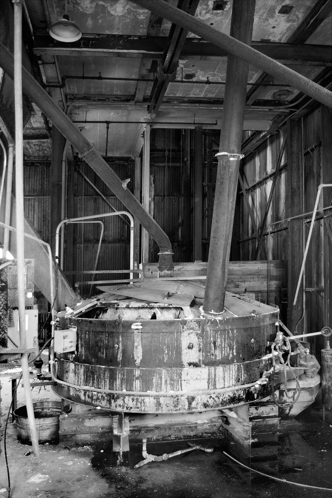 Retroship Anchor Glass Bottle Factory, Antioch, CA. Steven Rose
