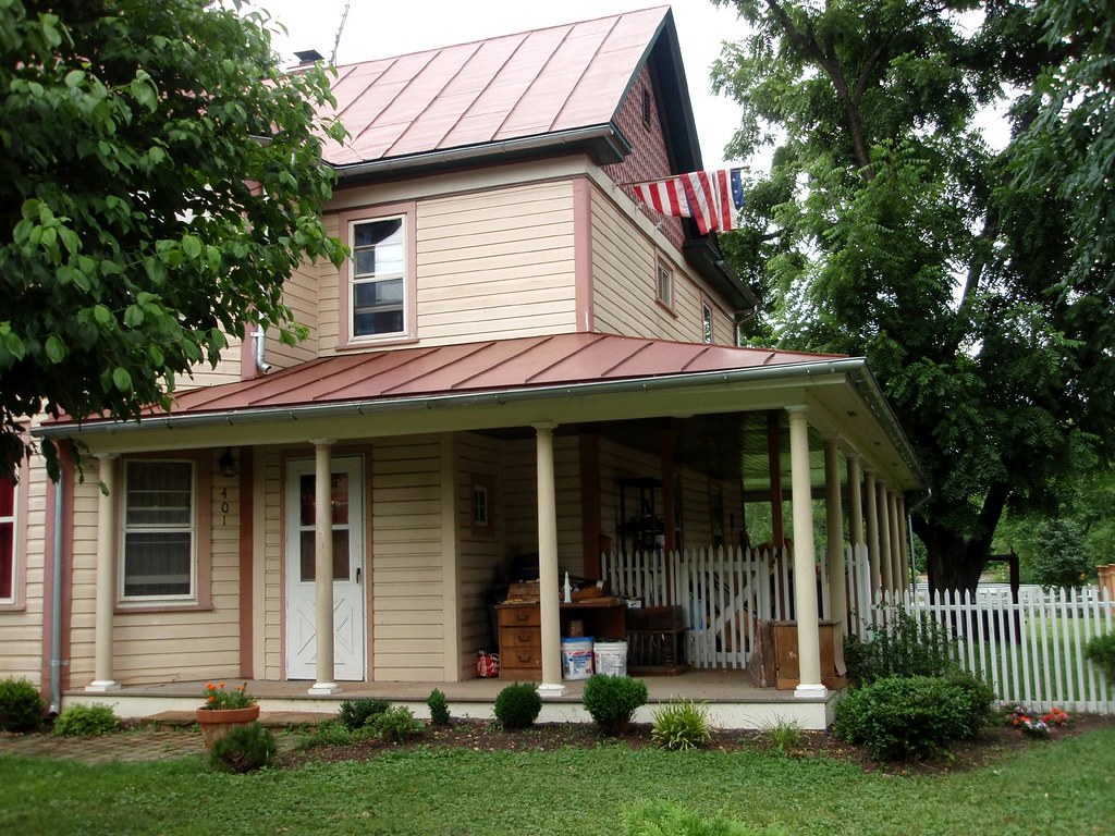 House in Remington, Virginia I like the porch. Grace Flickr