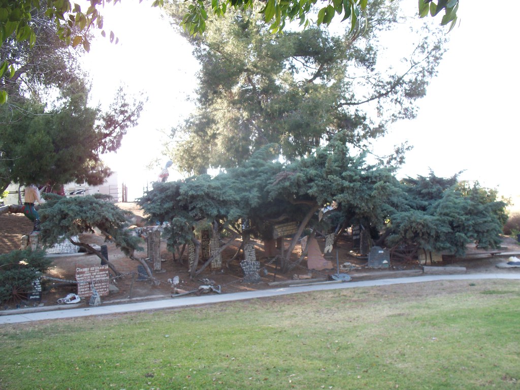 CHL 939 Old Trappers Lodge The statues were built by an a… Flickr
