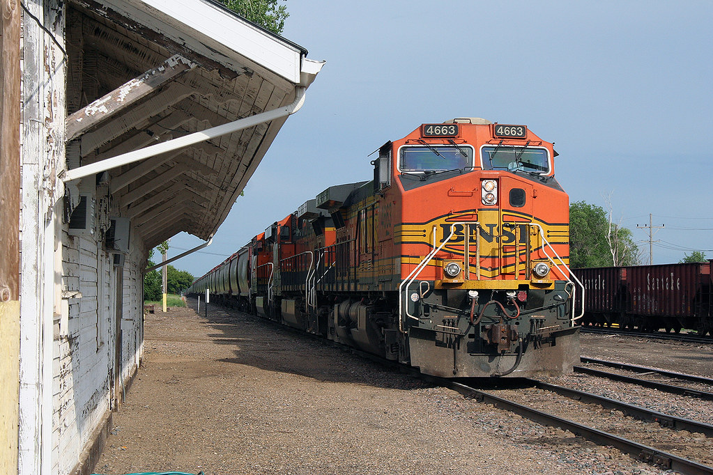 BNSF C449W 4663 HETTINGER, ND 2009 Westbound grain loads … Flickr