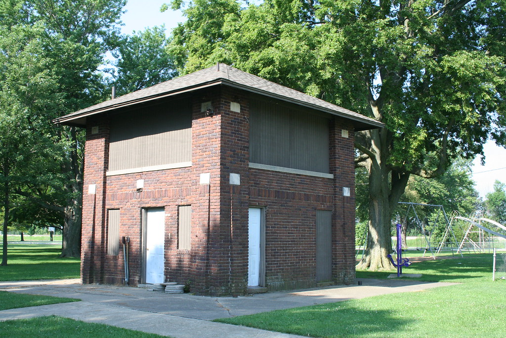 Tuscola, Illinois Tower in Tuscola, Illinois michaeluprr Flickr
