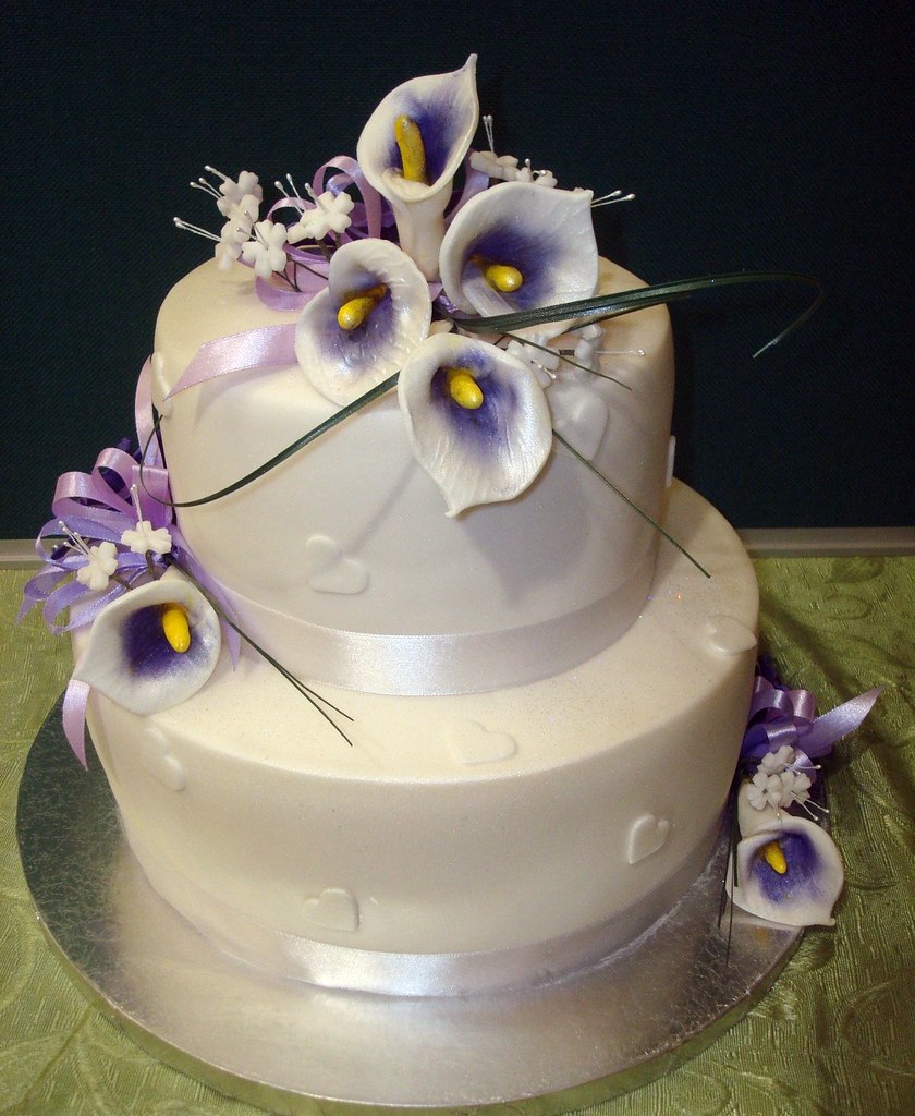 wedding cake dubai with kalla flowers From The House of Ca… Flickr