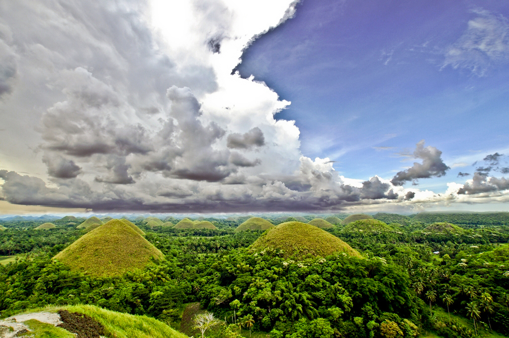 Chocolate Hills The Chocolate Hills is an unusual geologic… Flickr