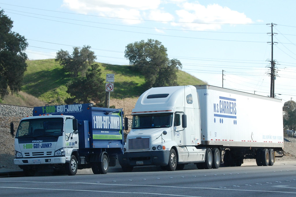 1800GOT JUNK? ISUZU TRUCK & M.S. CARRIERS FREIGHTLINER… Flickr