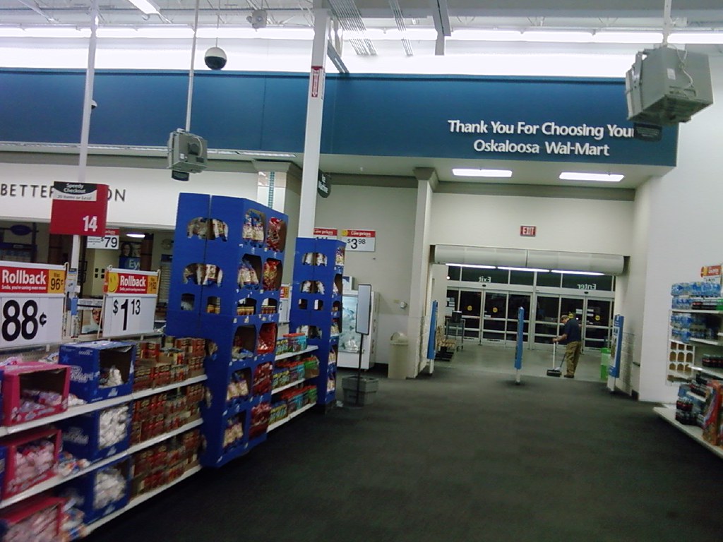 WalMart Oskaloosa, Iowa GM Entrance Nathan Bush Flickr