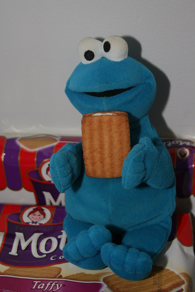 Cookie Monster & Mother's Taffy Cookies Cookie Monster enj… Flickr