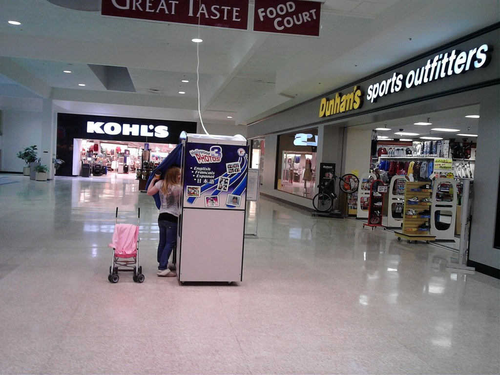 Merle Hay Mall Des Moines, Iowa Dunham's Discount Spor… Flickr