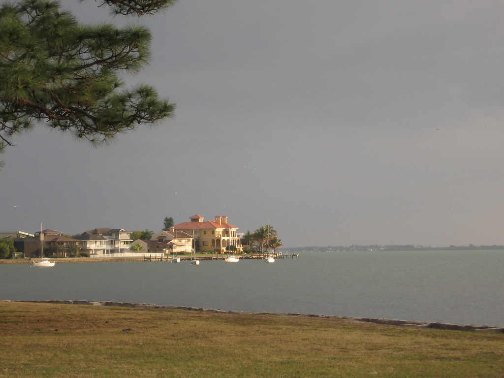 Family Flash Mob picnic on Sarasota Bay Jane Dominguez Flickr