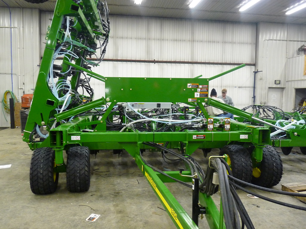 John Deere Air Seeder Finally finished the Air Seeder. Her… Flickr