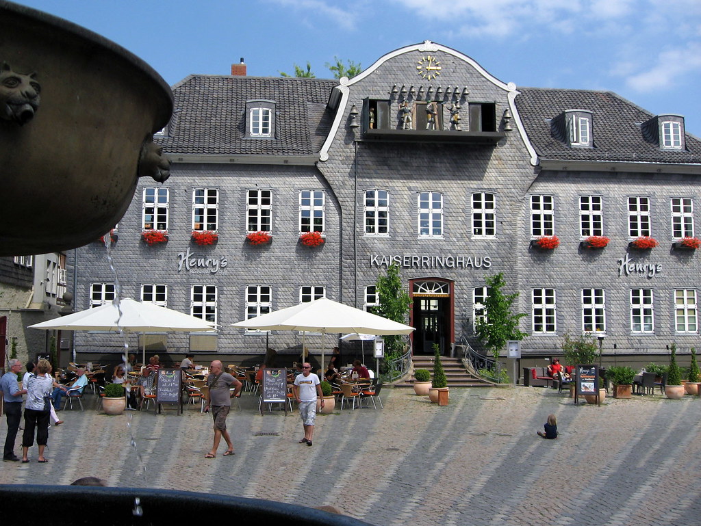 Glockenspiel 3 p.m. at the market square of Goslar, Harz. fussball
