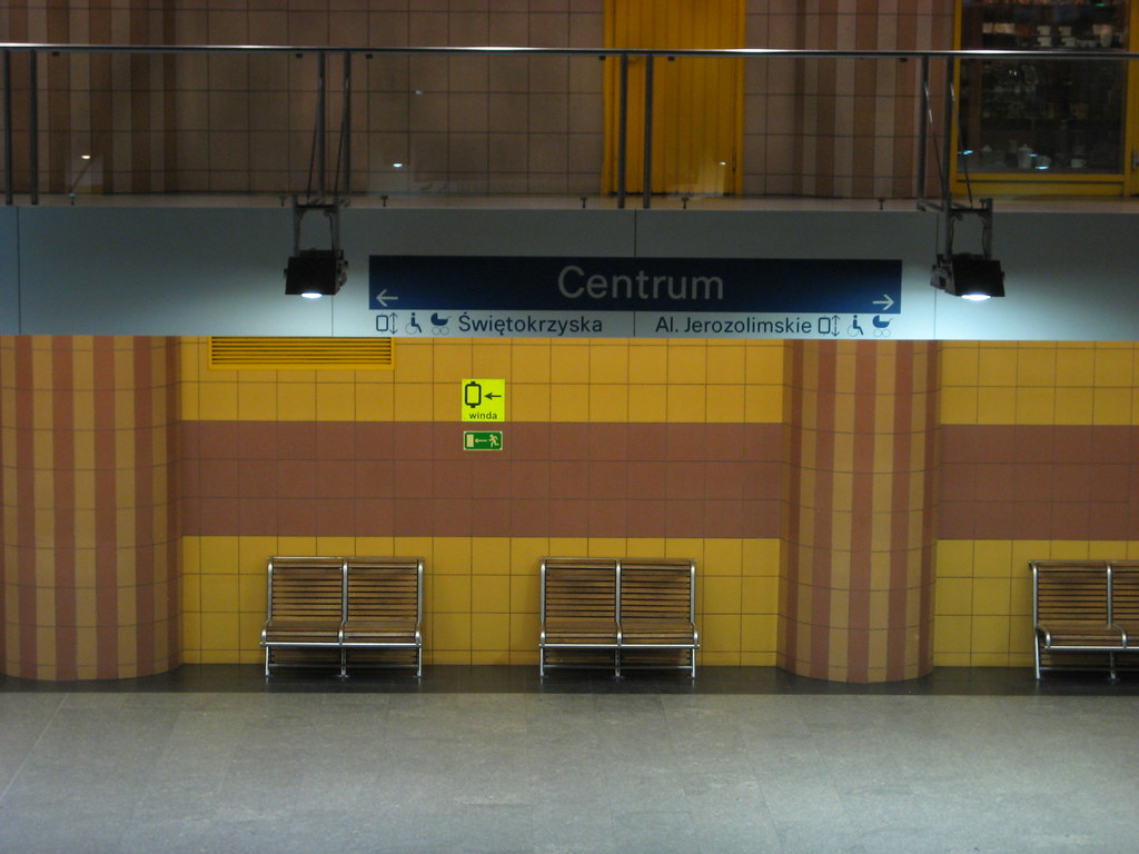 Metro de Varsovie / Warsaw subway Centrum Bernard Lafond Flickr