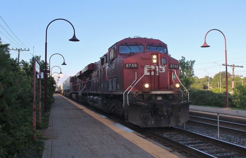 CP Exressway West at BaieD'urfe Selkirk Sub Rail Films Flickr