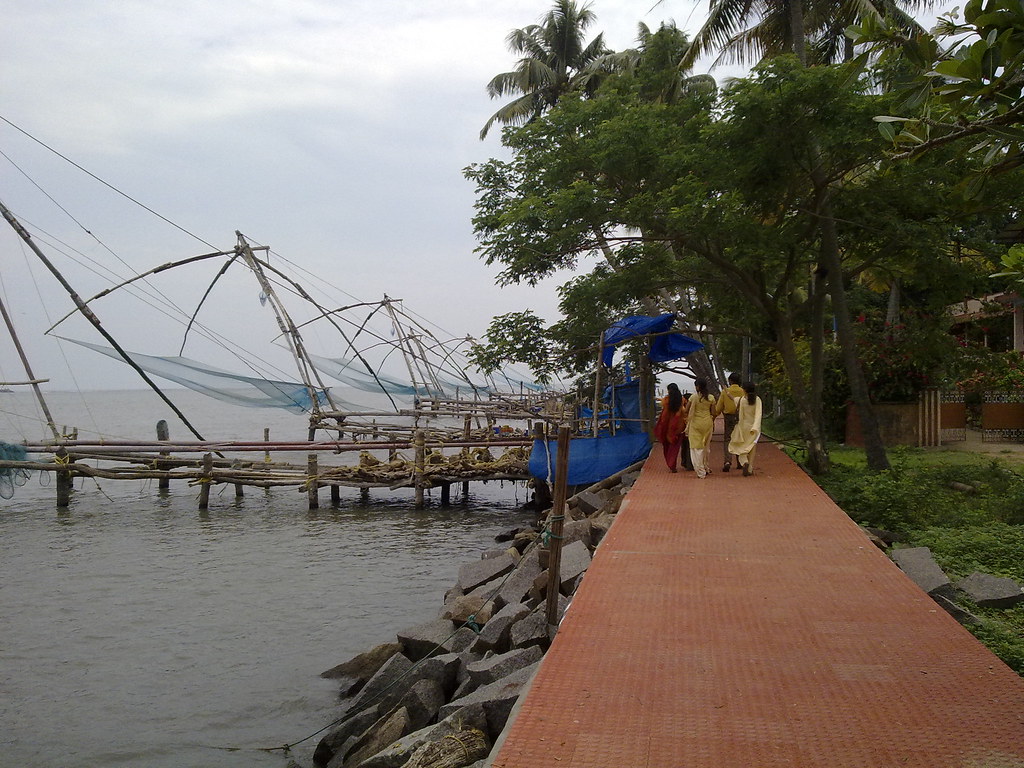 Chinese fishing nets on Vypin lau_williams Flickr