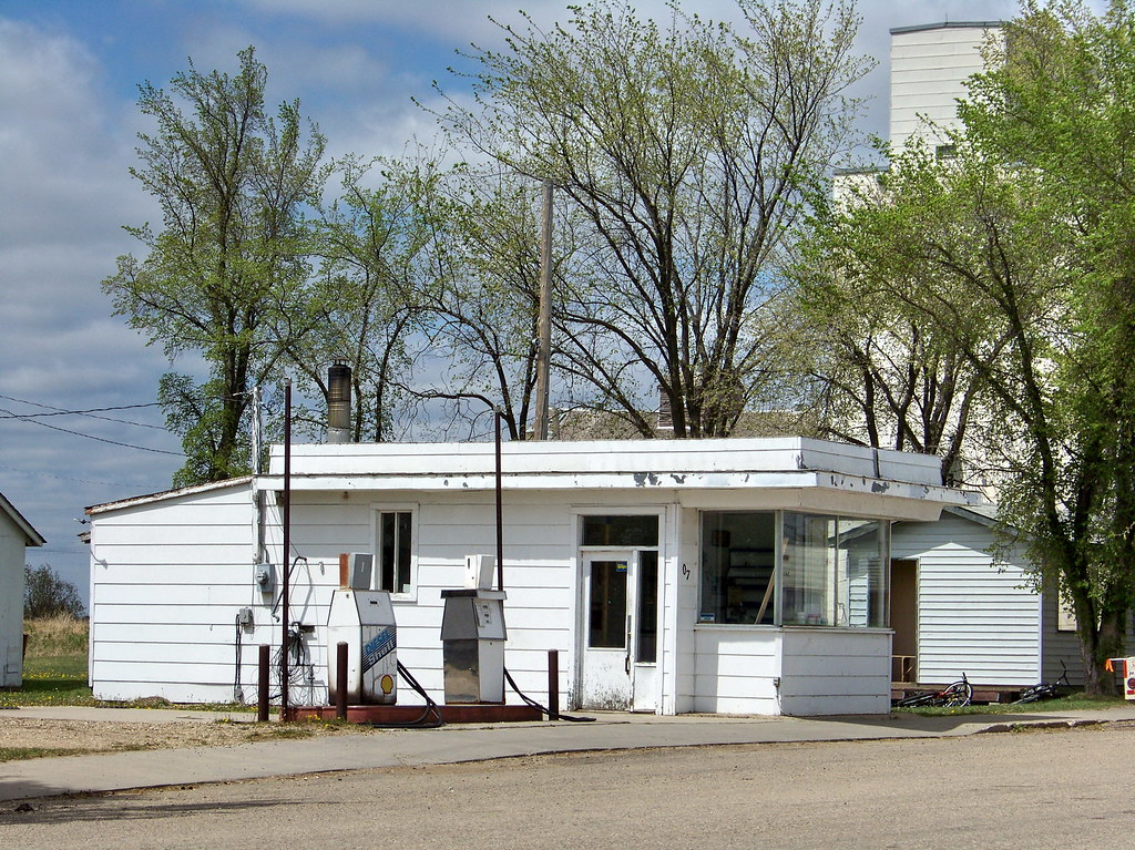 SK09f100 Old Shell Garage, Parkside, Saskatchewan 2009 Flickr