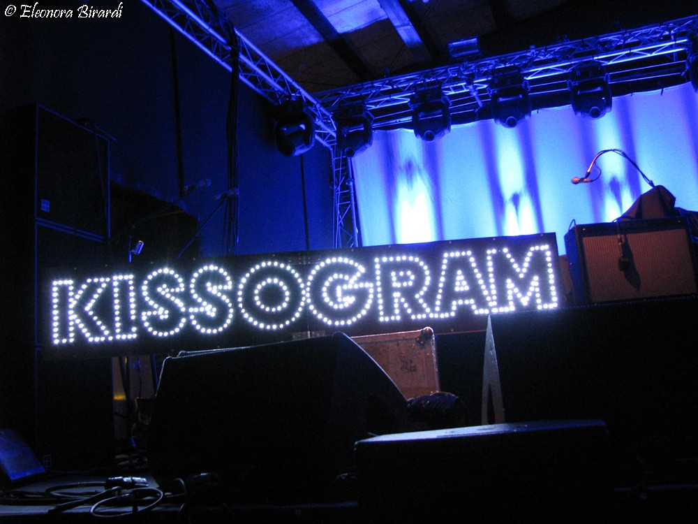 Kissogram Kissogram supporting Franz Ferdinand live Estr… Flickr
