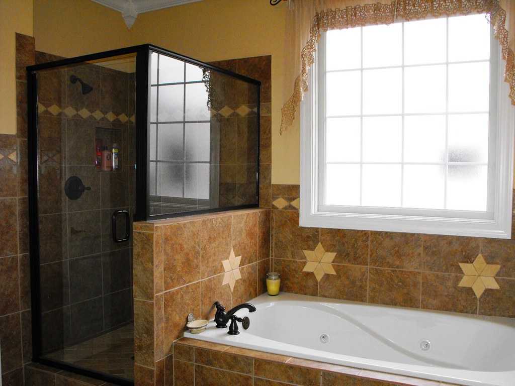 DSCF3105 Master Jetted Tub and Seperate Shower Flickr