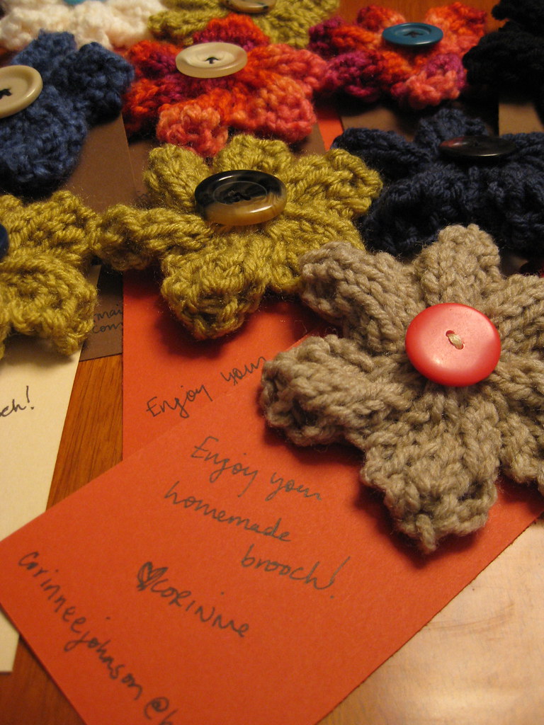 knitted brooches i knit flower brooches! i will gladly kni… Flickr