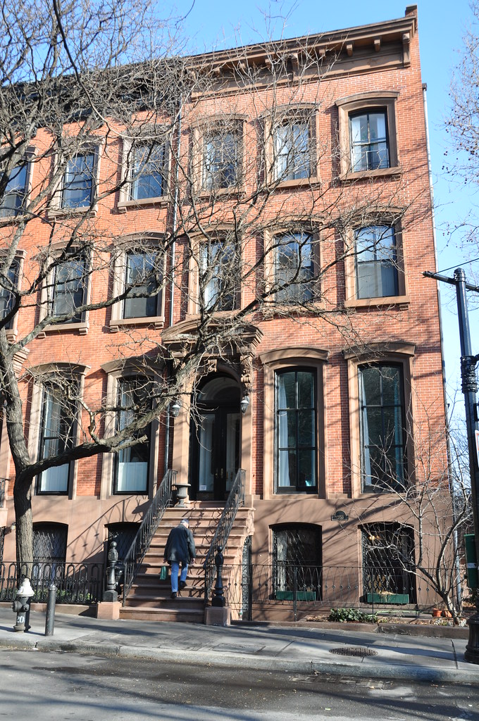 Brownstone An old Brooklyn Brownstone, on Clinton Street i… Flickr