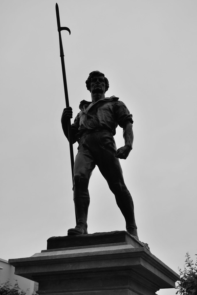 Wexford Pikeman The Pikeman statue, sculpted in bronze by … Flickr