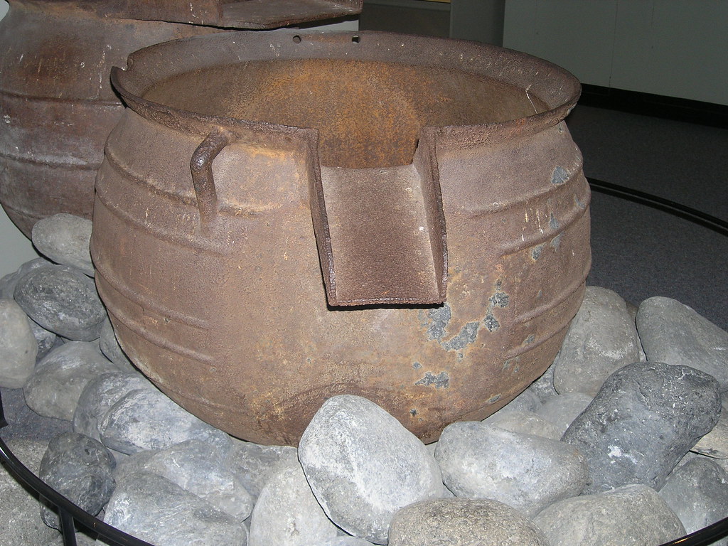 Whaling try pots, Canterbury Museum, Christchurch, New Zea… Flickr