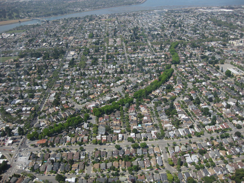 IMG_3049 one of the streets in alameda (Gibbons Drive) has… Flickr