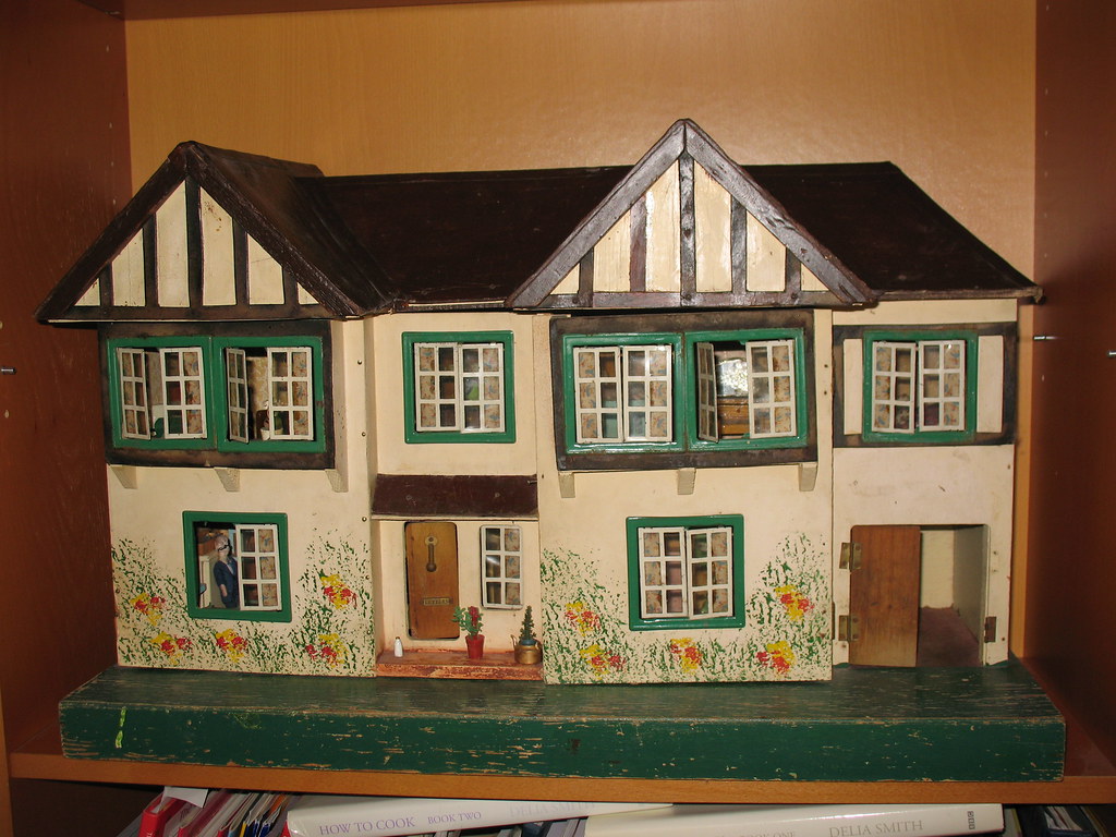 Triang No. 62E late 1950's This dolls house has 4 rooms. … Flickr