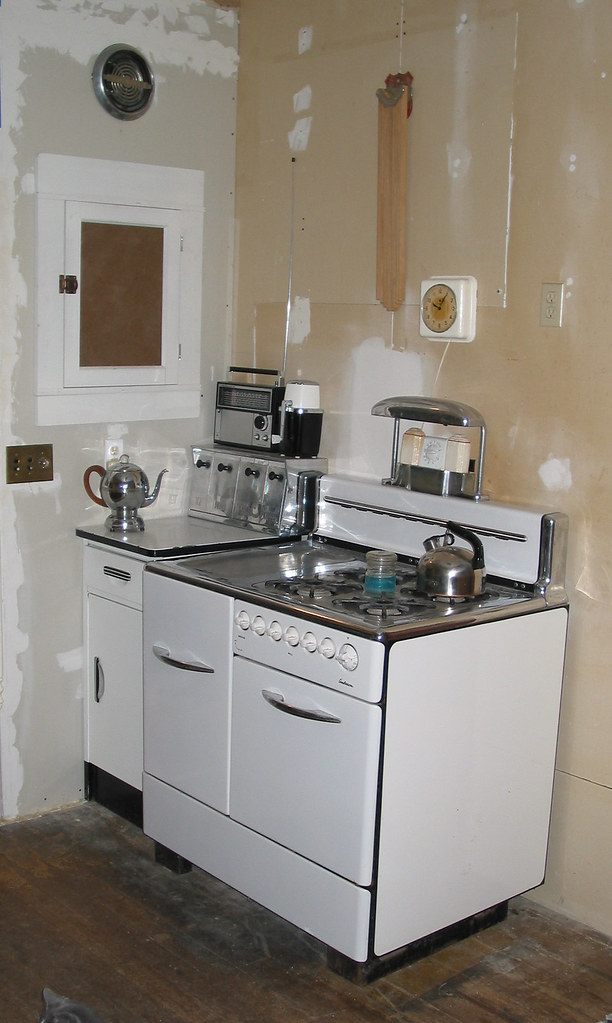 new next to stove (1948 Anderson) My kitchen, show… Flickr