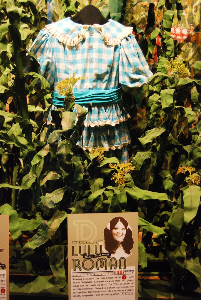 Hee Haw costume of Lulu Roman with the corn field and back… Flickr