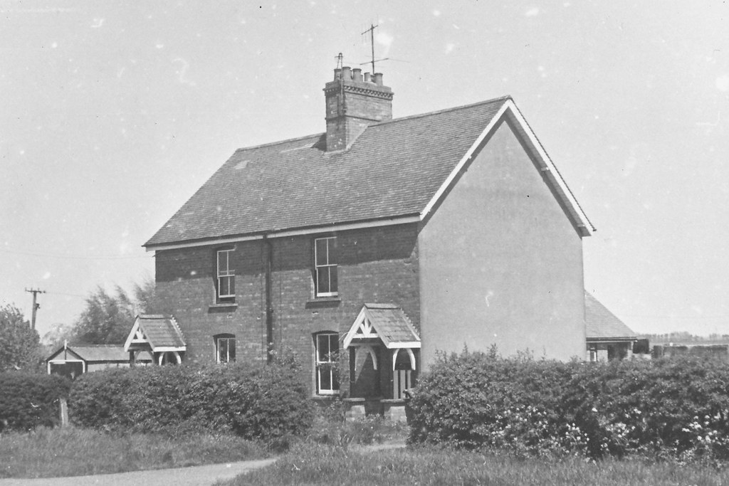 board_35_04 Main Road, Northorpe. Nos 10 and 12 thurlbyphotos Flickr