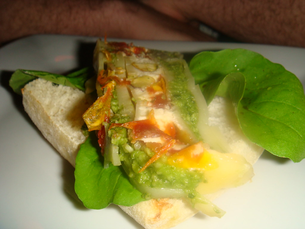 Terrine da família do Hugo queijo provolone, pesto, pist… Flickr