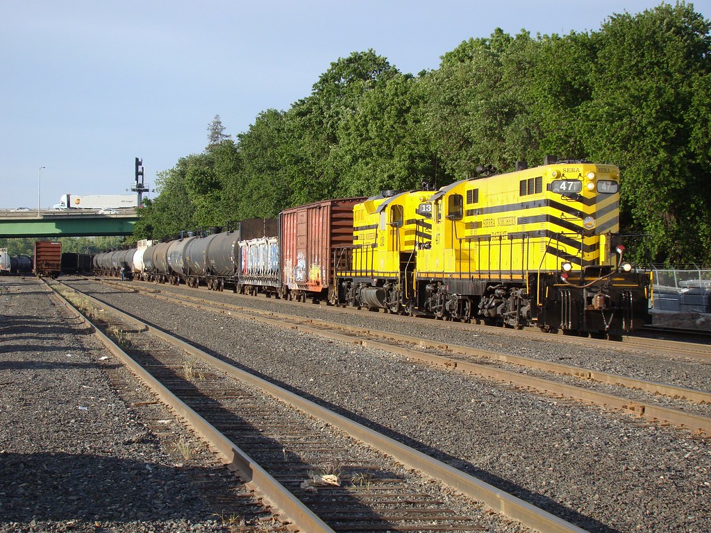 Sierra Northern Railway SERA 47 & 132 are at work in the s… Flickr
