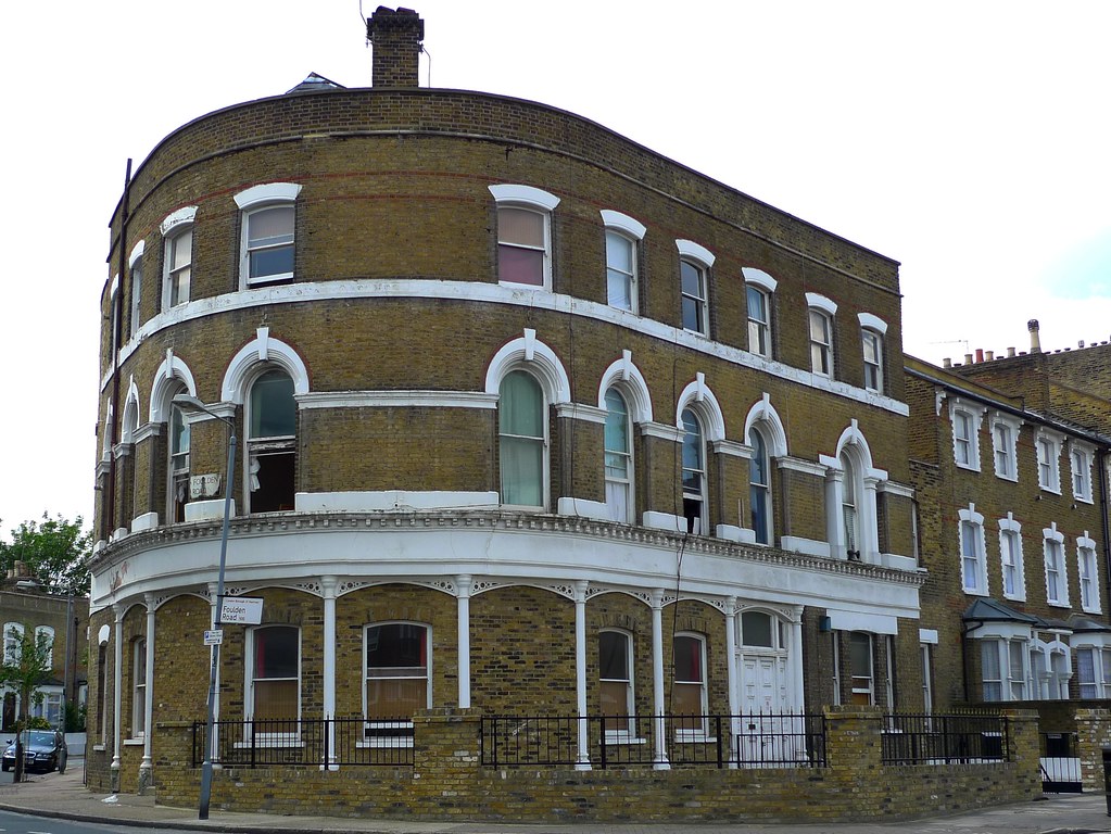 Farleigh Hotel, Stoke Newington, N16 Imposing former pub b… Flickr