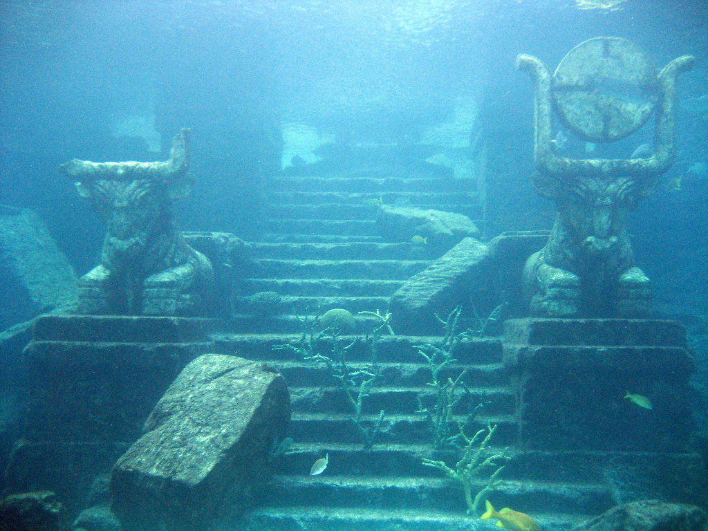 Atlantis underwater "ruins" Nathan & Jenny Flickr