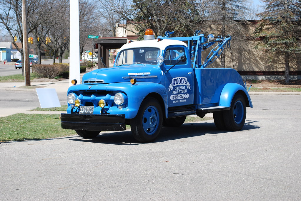 ford wrecker this old wrecker sits in front of a local tow… Flickr