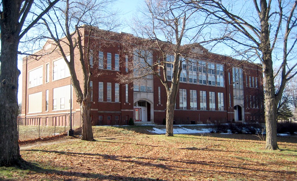 Abandoned High School An old high school built in 1919 in … Flickr