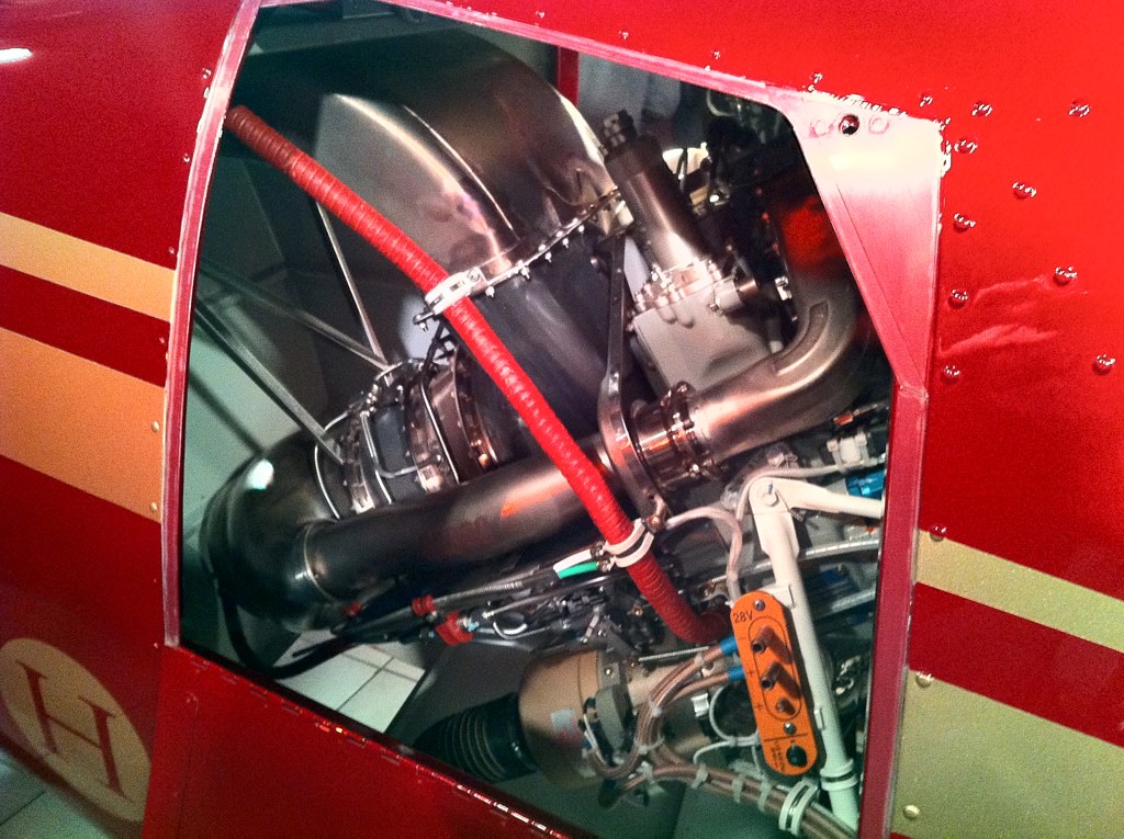 R66 Engine Bay | View of RR300. ROLLS ROYCE RR300 TURBOSHAFT… | Flickr