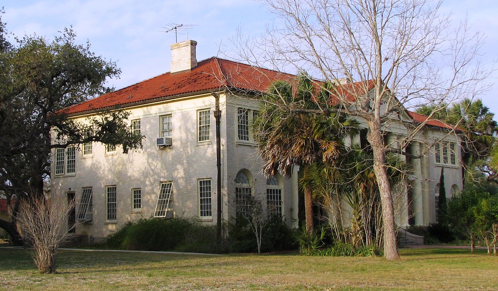 Corner view of the Berclair Mansion in Bee County bercla… Flickr