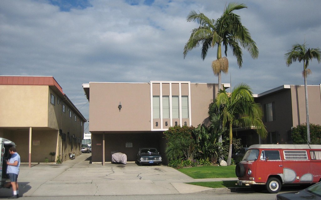 Dingbat Apartments in Palms A 1950s "dingbat" apartment bu… Flickr