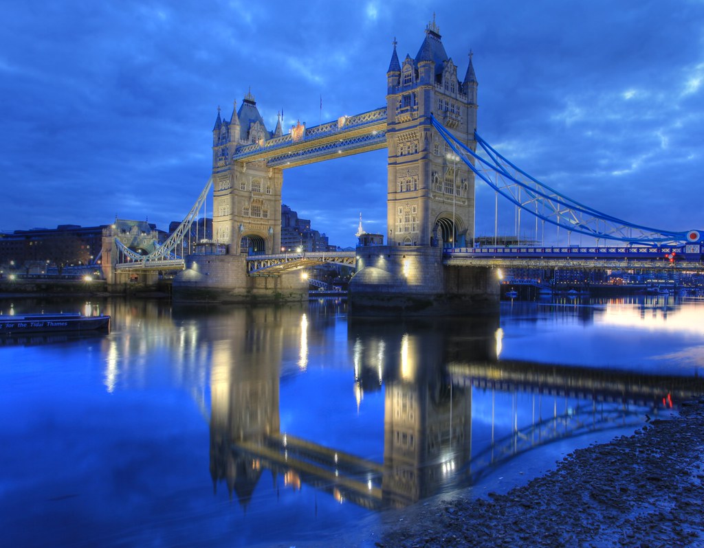 London Bridge (Tower Bridge) Reflection on the River Tha… Flickr