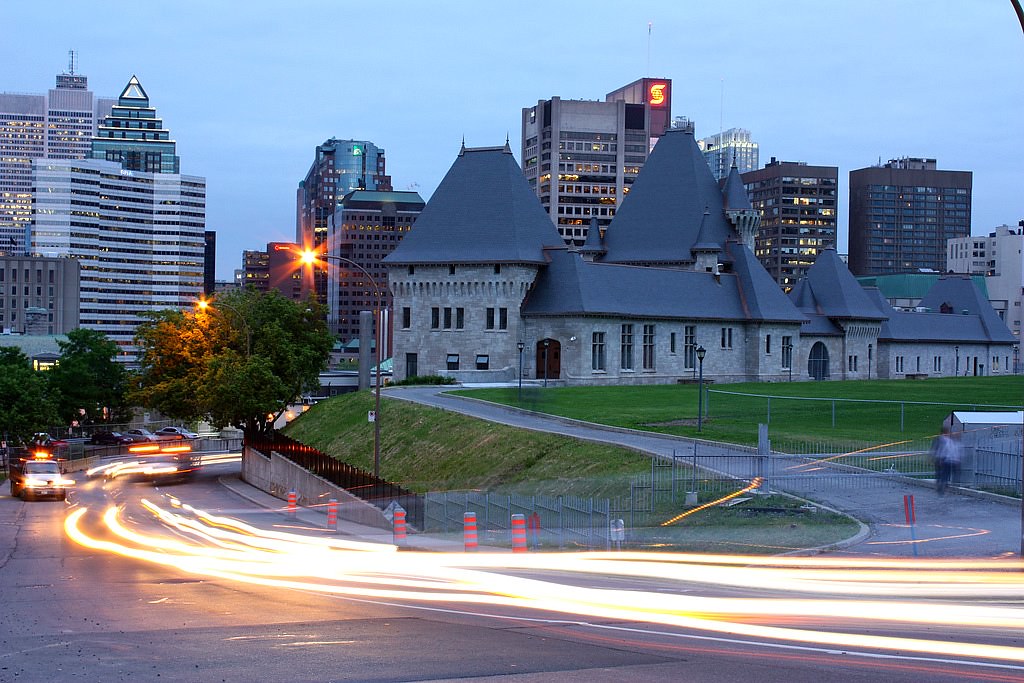 Tripod shot Looking downtown near McGill university, Montr… Flickr
