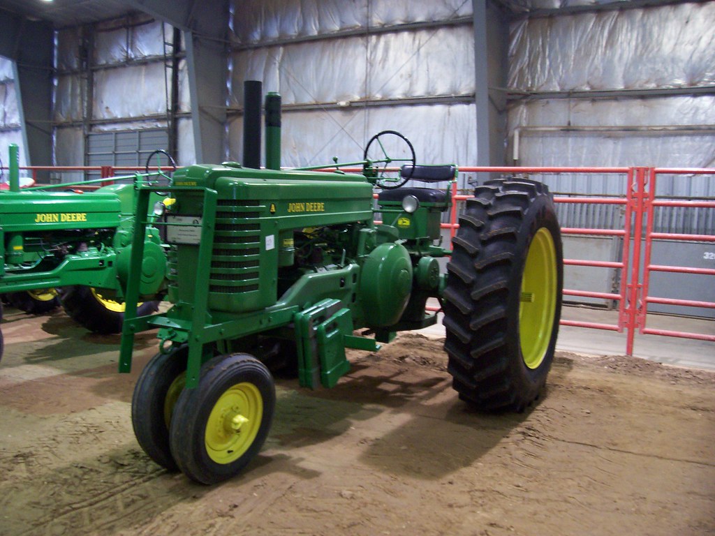 1950 John Deere A Glen Rose show Feb 2009 FiremanRW Flickr