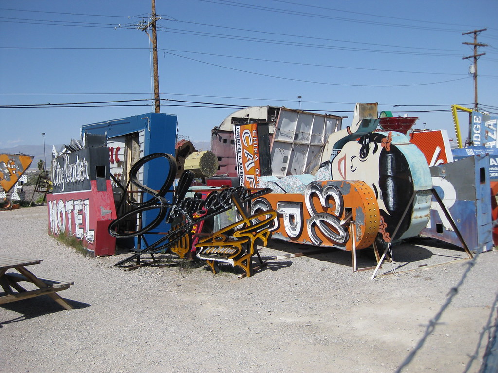 Neon Graveyard. Las Vegas, NV Neon Graveyard. Las Vegas, N… Flickr