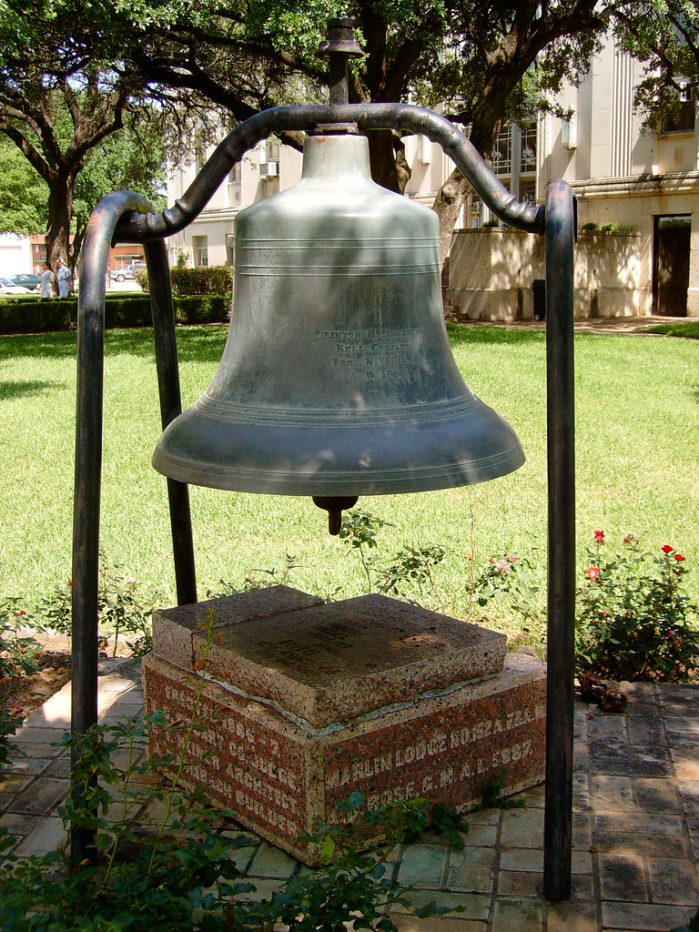 Falls County Courthouse Bell (Marlin, Texas) Located on th… Flickr