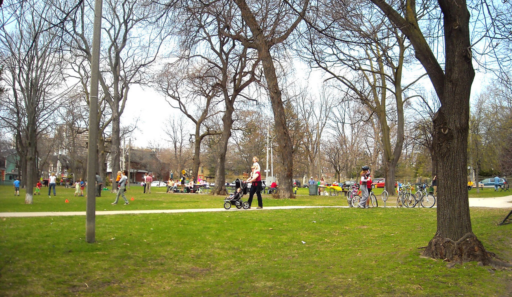 Wellesley park, Cabbagetown, Toronto Frank Hilzerman Flickr