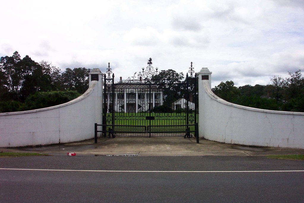 Evergreen Plantation, Louisiana Evergreen Plantation (Wall… Flickr