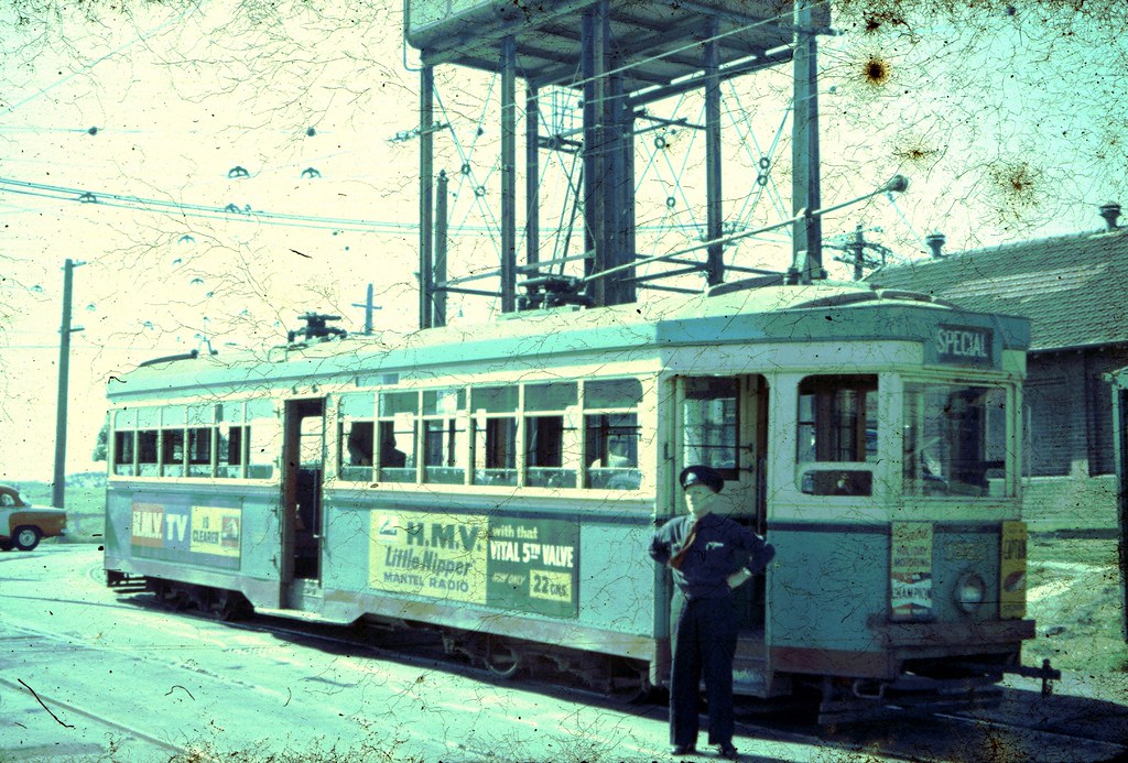 1960 DOWLING STREET DEPOT R1 tram 1960 enters Dowling Stre… Flickr