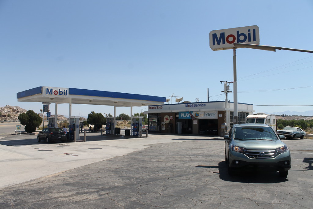 Mobil_VictorvilleCA1 A classic Mobil station along I15 in… Flickr
