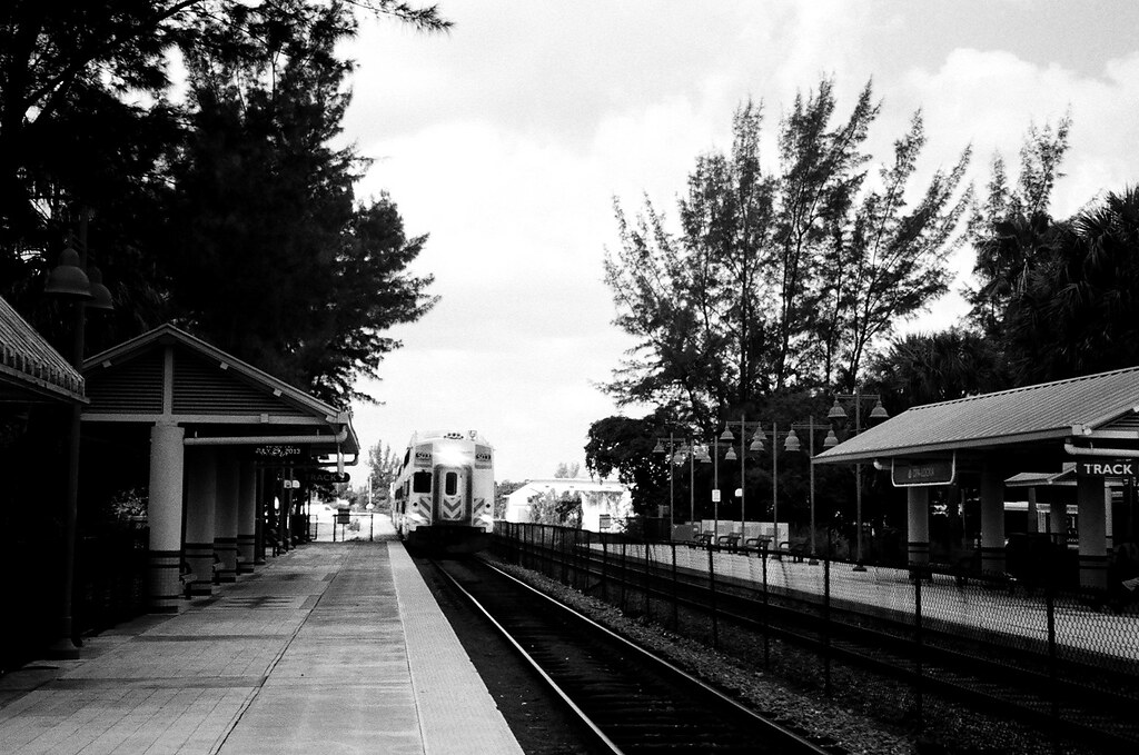 Opalocka Tri Rail Station Minolta Freedom Dual camera and… Flickr