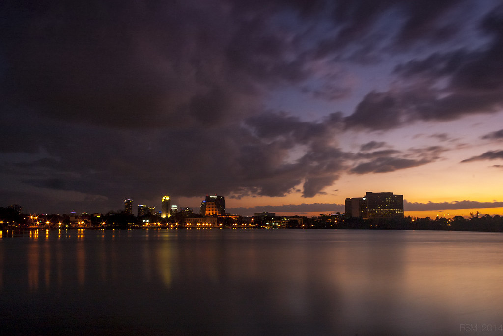 Ivanhoe at dusk Sunset at Lake Ivanhoe, downtown Orlando i… Flickr